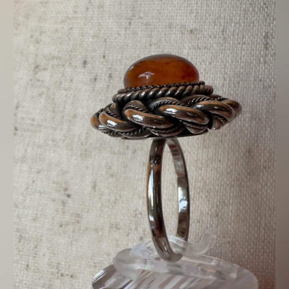 Silver Tone Ring Set With a cabochon Amber
 Size 8￼ - Picture 12 of 14